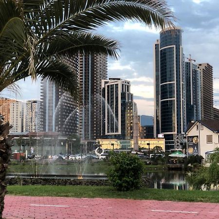 Апартамент У Моря Batoumi Extérieur photo